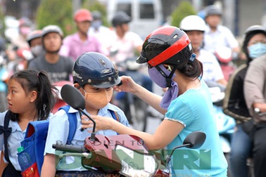 Từ 10/4 sẽ xử phạt học sinh không đội mũ bảo hiểm
