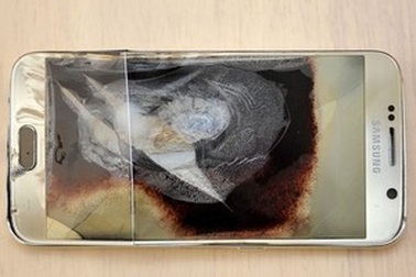 Galaxy S6 phát nổ ngay cạnh bé trai 6 tháng tuổi khi đang cắm sạc