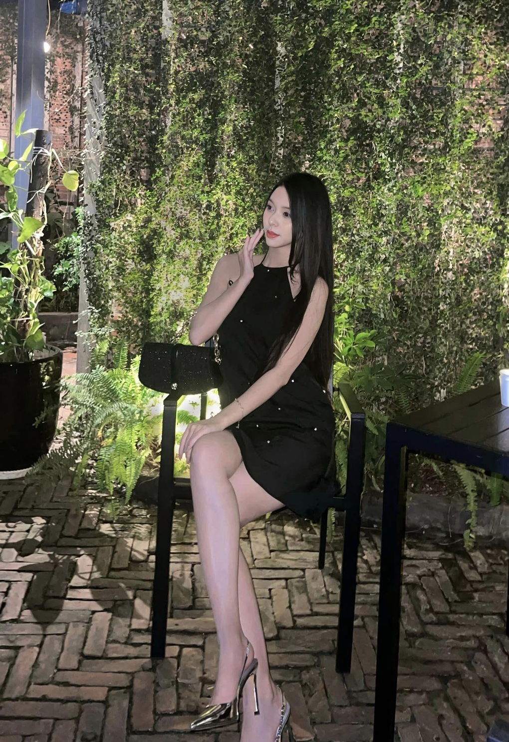 Nhan sắc nóng bỏng của nàng geisha khiến Huỳnh Anh đau đầu - 4 Nhan sắc nóng bỏng của nàng geisha khiến Huỳnh Anh đau đầu - 4