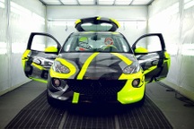 Xem Valentino Rossi độ xe tại EICMA 2013