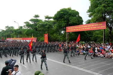 Buổi tập luyện cuối cùng của khối diễu binh CAND trước ngày đại lễ