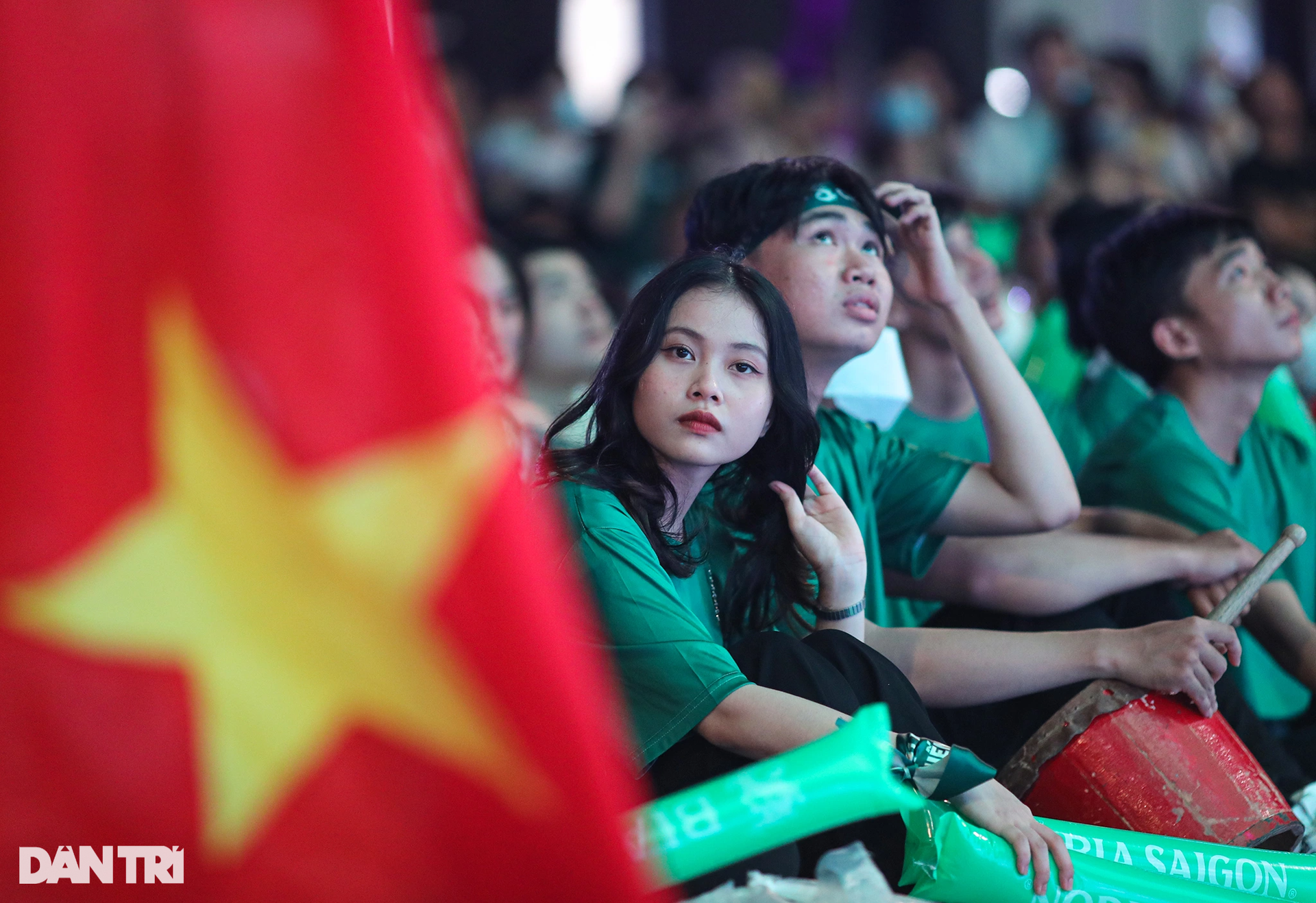 Biển người ăn mừng trên phố Nguyễn Huệ khi U23 Việt Nam vào tứ kết châu Á - 2 Biển người ăn mừng trên phố Nguyễn Huệ khi U23 Việt Nam vào tứ kết châu Á - 2