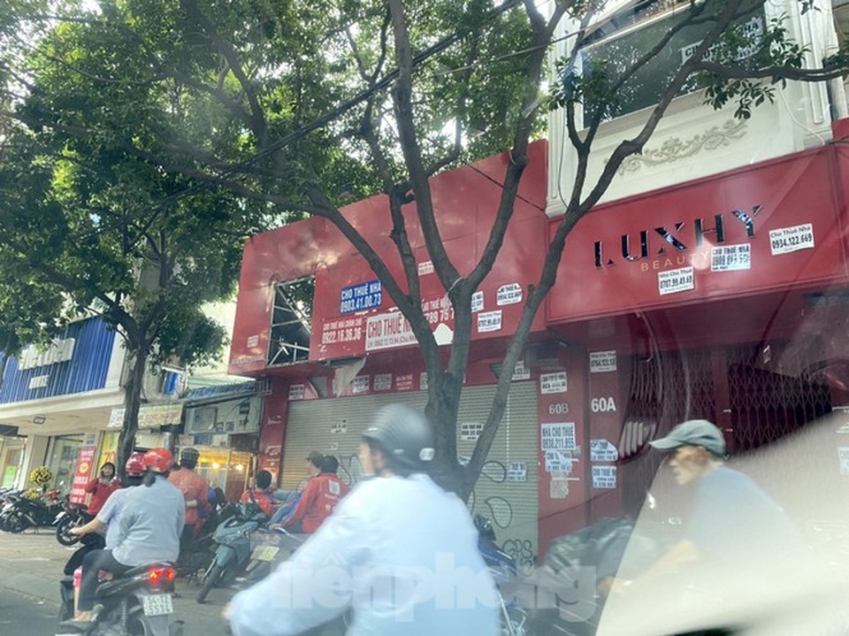 Nhà phố tiền tỷ thi nhau đóng cửa, treo biển cho thuê ở trung tâm Sài Gòn - 15 Nhà phố tiền tỷ thi nhau đóng cửa, treo biển cho thuê ở trung tâm Sài Gòn - 15
