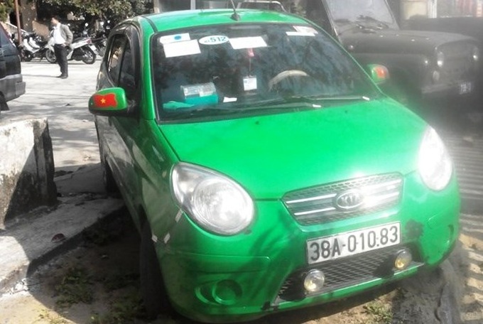 Tài xế taxi cùng 4 người đi trên xe truy sát công nhân làm đường