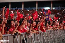 Hơn 50.000 khán giả hoà  nhịp đập yêu nước cùng concert "Tổ quốc trong tim"
