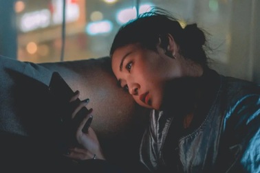 Căn bệnh thời hiện đại: Cứ đến giờ đi ngủ lại... không muốn ngủ