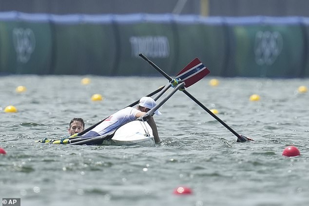 Những tai nạn cười ra nước mắt ở Olympic: Nhảy cầu 0 điểm, đi bộ về đích - 5 Những tai nạn cười ra nước mắt ở Olympic: Nhảy cầu 0 điểm, đi bộ về đích - 5