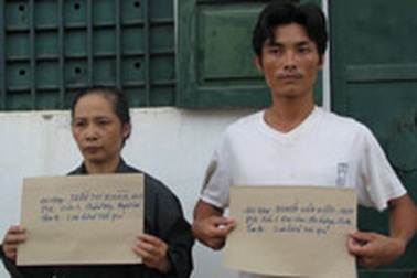 Bắt hai đối tượng tiêu thụ tiền giả