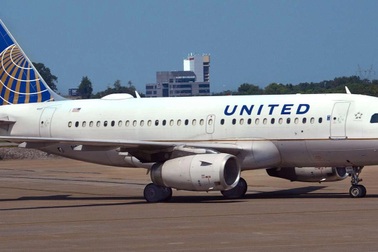 Sốc: Nữ hành khách bị cưỡng bức ngay trên khoang thương gia máy bay