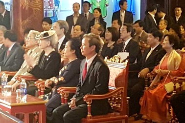 Nhật hoàng vui mừng gặp nhạc công Huế từng qua Nhật Bản biểu diễn