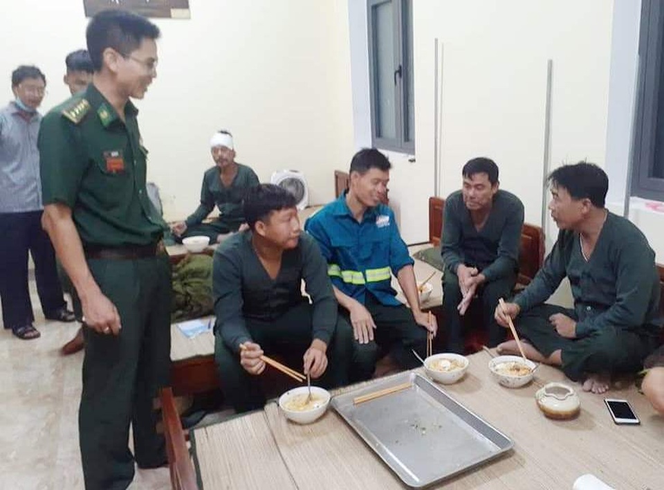 Cứu sống toàn bộ thuyền viên tàu hàng nghìn tấn bị chìm trên biển - 5 Cứu sống toàn bộ thuyền viên tàu hàng nghìn tấn bị chìm trên biển - 5