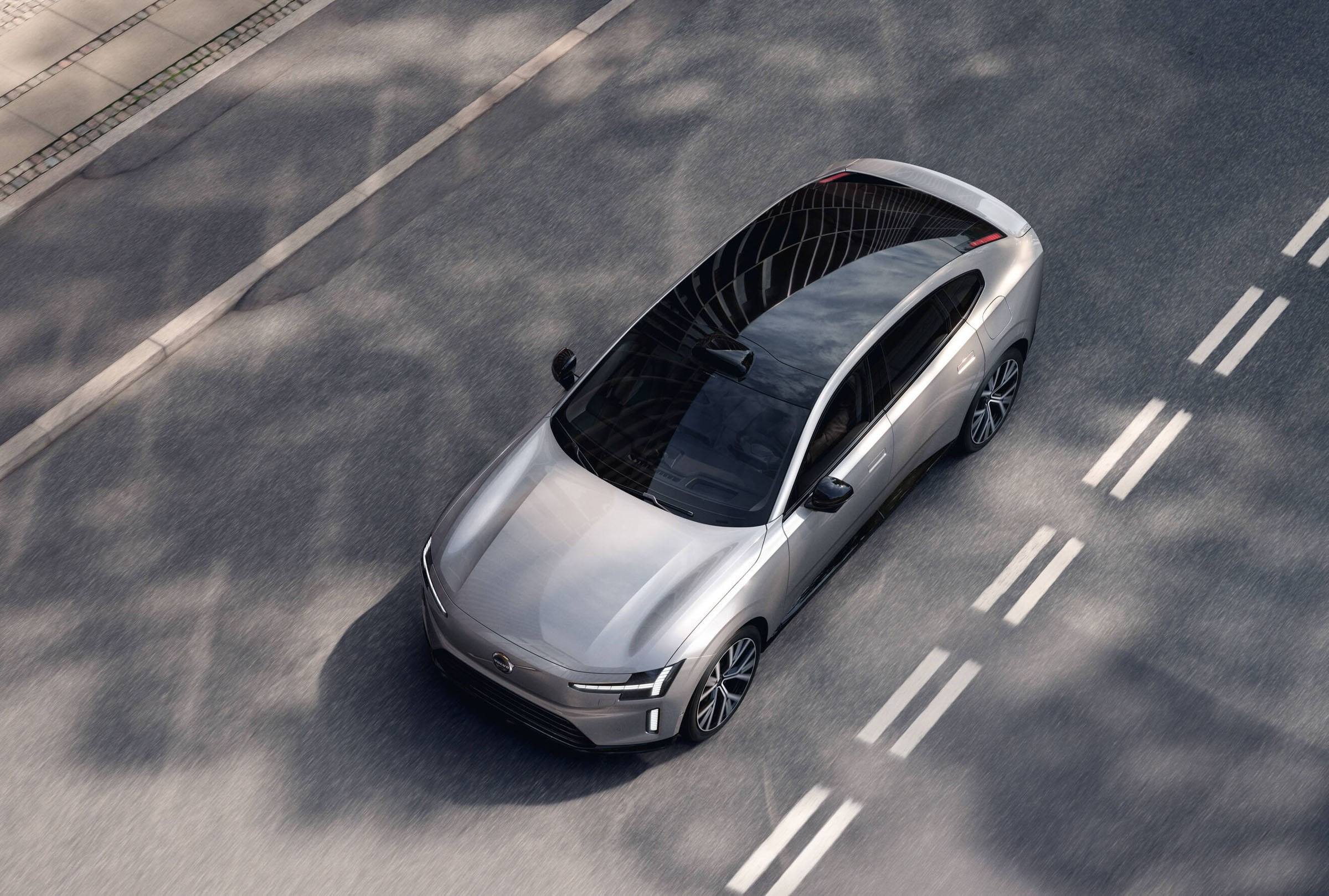 Không phải sedan, cũng không hẳn SUV, Volvo ES90 mở lối đi riêng - 10 Không phải sedan, cũng không hẳn SUV, Volvo ES90 mở lối đi riêng - 10