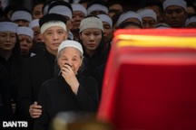 Người thân nghẹn ngào tiễn biệt Tổng Bí thư Nguyễn Phú Trọng