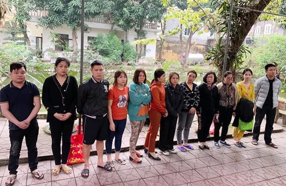Các đối tượng trong đường dây đánh bạc 100 tỷ đồng. (Ảnh: CATP Vinh) Các đối tượng trong đường dây đánh bạc 100 tỷ đồng. (Ảnh: CATP Vinh)