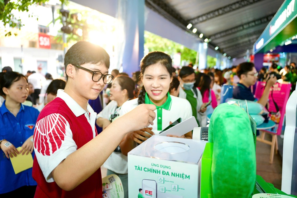 FE Credit ra mắt FE Online 2.0 tiếp cận khách hàng thế hệ trẻ - 4 FE Credit ra mắt FE Online 2.0 tiếp cận khách hàng thế hệ trẻ - 4
