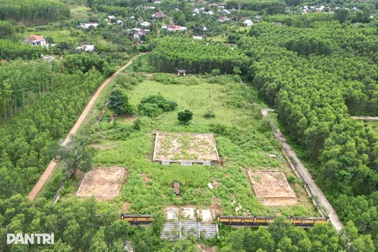 Điện thờ mẹ vua Gia Long hoang tàn, bị đào xới ngổn ngang