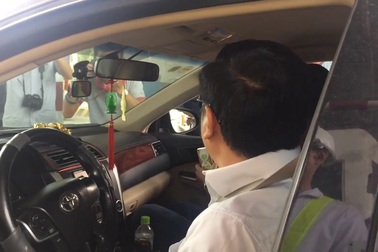 Tài xế trả tiền lẻ gây kẹt xe kéo dài ở trạm BOT Cai Lậy