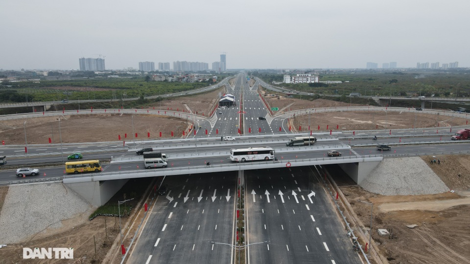 Thông xe nút giao 400 tỷ đồng nối cao tốc Hà Nội - Hải Phòng với Vành đai 3 - 5 Thông xe nút giao 400 tỷ đồng nối cao tốc Hà Nội - Hải Phòng với Vành đai 3 - 5