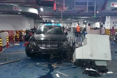 Xử lý bảo vệ lái Mercedes Maybach tông loạt xe máy ra sao?