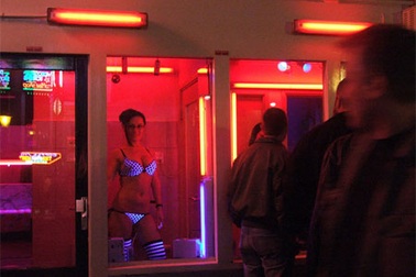 Nơm nớp sợ đi tù sau khi mua dâm ở nước ngoài