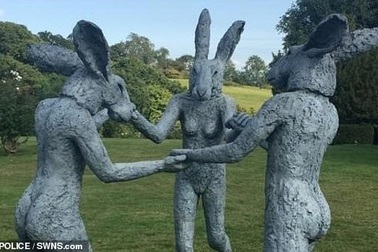 Truy tìm kẻ trộm đánh cắp loạt tượng nặng... 300kg