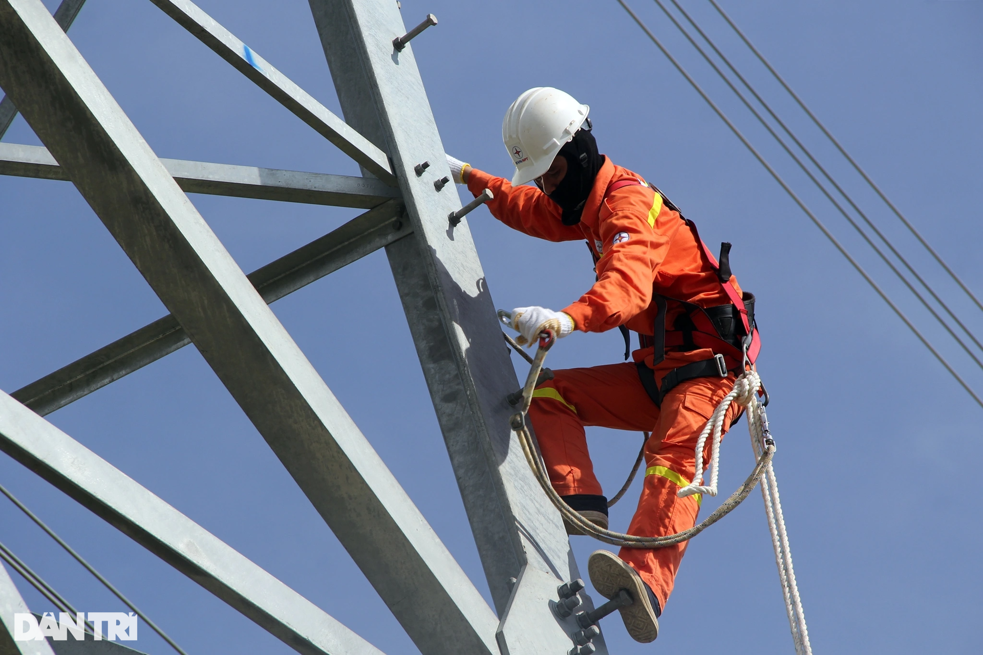 Diễn tập khắc phục sự cố đứt dây dẫn trên đường dây 500kV - 7 Diễn tập khắc phục sự cố đứt dây dẫn trên đường dây 500kV - 7