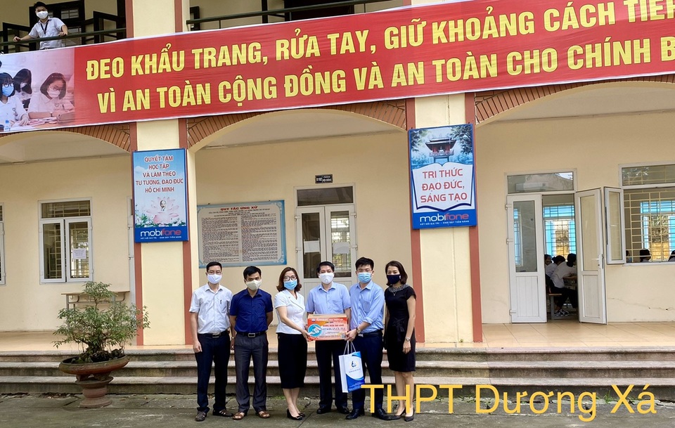 Trường ĐH Thủy lợi tặng nước rửa tay sát khuẩn cho 150 trường học - 1 Trường ĐH Thủy lợi tặng nước rửa tay sát khuẩn cho 150 trường học - 1