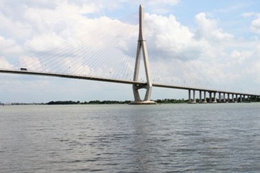 Tìm kiếm cô gái nhảy cầu Cần Thơ tự vẫn