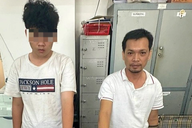 Cha rủ con trai đi chích điện, cướp xe SH