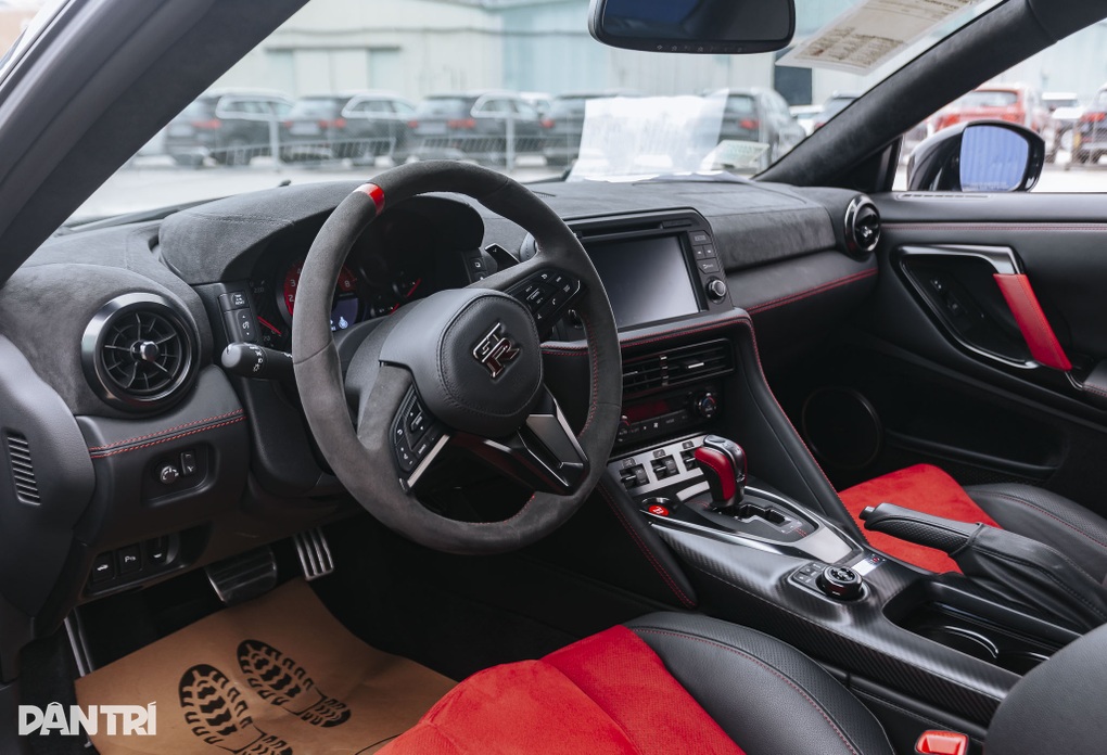 Mẫu xe Nissan này có giá lên đến 15 tỷ đồng, cả Việt Nam chỉ có 1 chiếc - 8