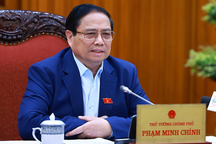 Thủ tướng yêu cầu tránh tăng giá xăng, giá điện cùng lúc