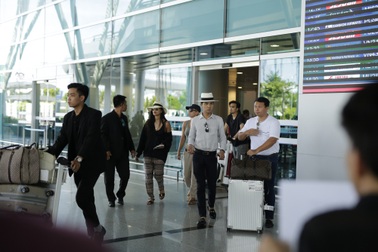 Nicole Scherzinger né tránh fan Việt khi đến Việt Nam