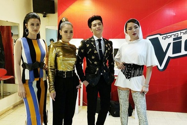 Bị chê “thảm họa” vòng Giấu mặt, HLV The Voice tiết chế vòng Đối đầu