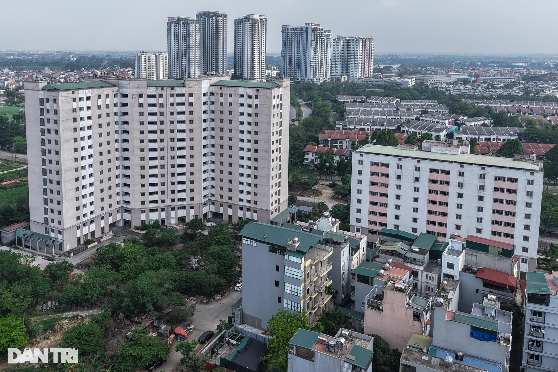 Cảnh hoang tàn, lãng phí ở hàng loạt khu tái định cư bị bỏ hoang tại Hà Nội - 7 Cảnh hoang tàn, lãng phí ở hàng loạt khu tái định cư bị bỏ hoang tại Hà Nội - 7