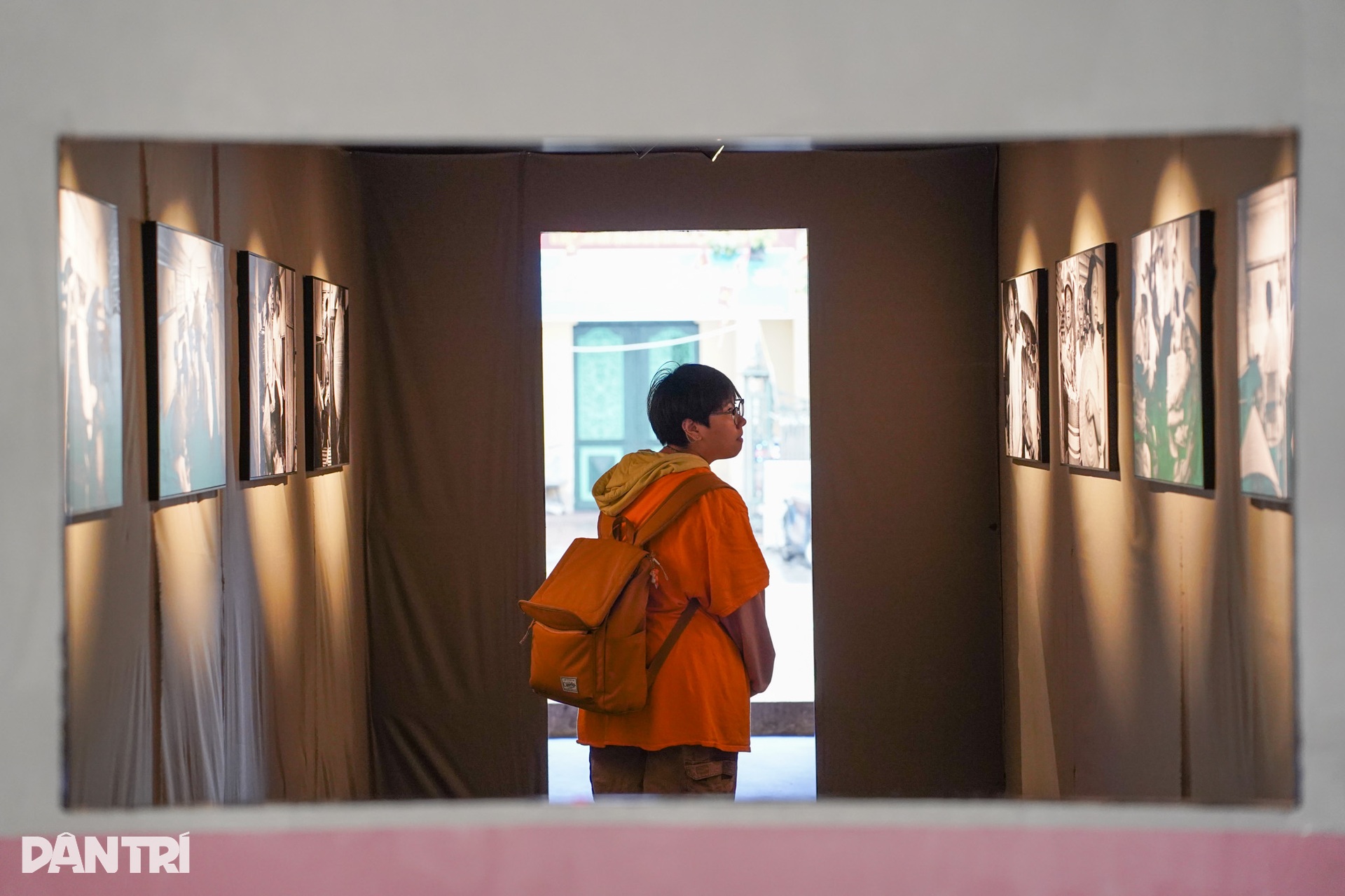 Chiêm ngưỡng các tác phẩm nhiếp ảnh độc đáo tại Biennale Photo Hanoi 2025 - 5