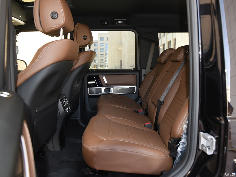 Mercedes-Benz G350 - Câu chuyện Y phục xứng kỳ đức - 11 Mercedes-Benz G350 - Câu chuyện Y phục xứng kỳ đức - 11