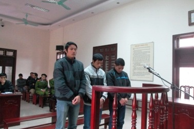 Dư luận bức xúc vì đối tượng đánh công an chỉ nhận án treo  