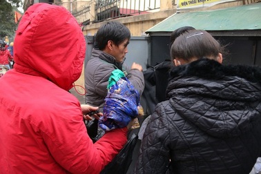 Tủ quần áo miễn phí cho người nghèo ở Hà Nội