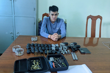 Bắt quả tang thanh niên 9X chế tạo súng rồi lên mạng rao bán