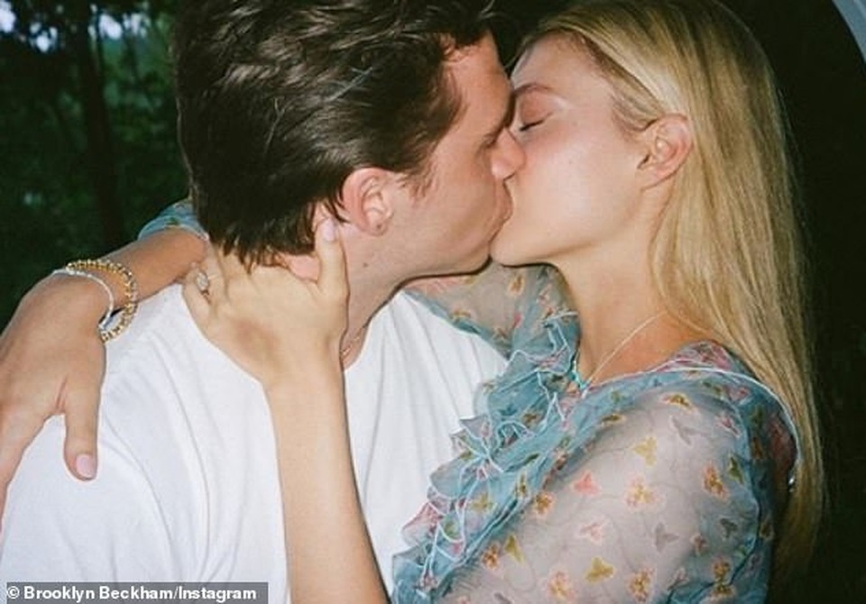 Những hình ảnh ngọt ngào của Brooklyn Beckham và con gái tỷ phú - 3 Những hình ảnh ngọt ngào của Brooklyn Beckham và con gái tỷ phú - 3