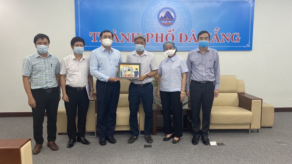 Hơn 20 ngày của Thứ trưởng Nguyễn Trường Sơn ở tâm dịch Covid-19 Đà Nẵng - 1 Hơn 20 ngày của Thứ trưởng Nguyễn Trường Sơn ở tâm dịch Covid-19 Đà Nẵng - 1