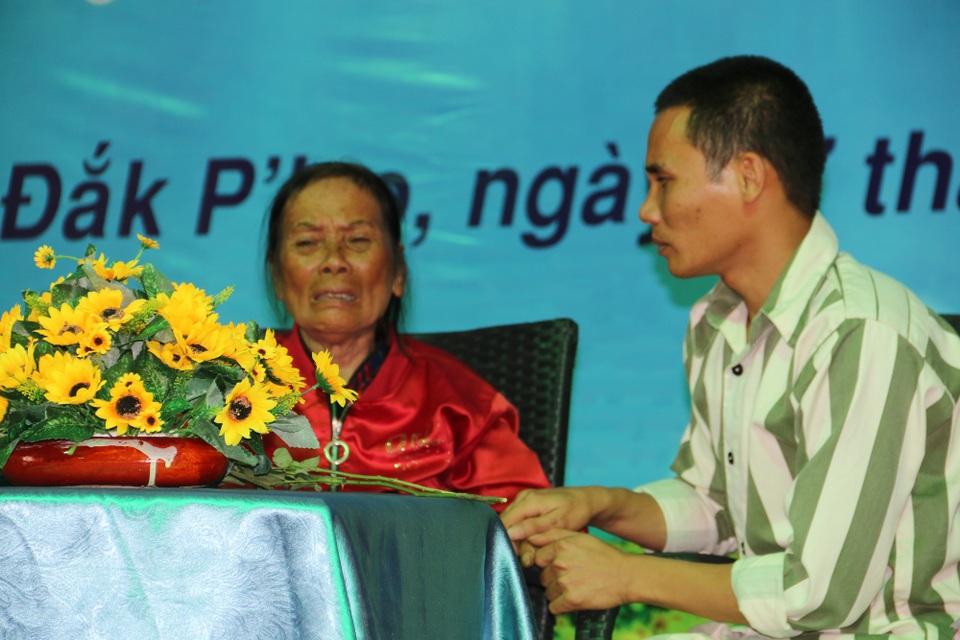 Chấp hành án 10 năm ròng, nam phạm nhân bật khóc vì không nhớ nổi mặt con - 3 Chấp hành án 10 năm ròng, nam phạm nhân bật khóc vì không nhớ nổi mặt con - 3