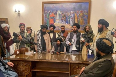 Taliban "hỗn chiến" trong dinh tổng thống Afghanistan