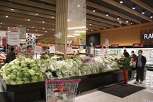 Hà Nội ngày đầu cách ly toàn xã hội: Hàng hóa tràn ngập, sức mua lại giảm