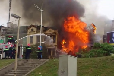 Cảnh sát PCCC hướng dẫn thoát hiểm khi cháy nhà ống