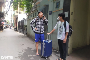 Tân sinh viên quay cuồng tìm nhà trọ trong cơn "bão giá"