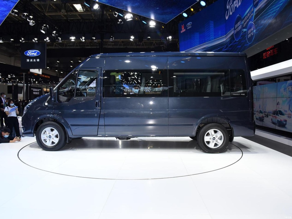 Ford Transit 2022 lộ diện tại Việt Nam: Vẫn rượu cũ, bình mới - 5 Ford Transit 2022 lộ diện tại Việt Nam: Vẫn rượu cũ, bình mới - 5