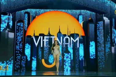 Lê Hoàng Phương trình diễn áo tắm trong đêm thi bán kết Hoa hậu Hòa bình