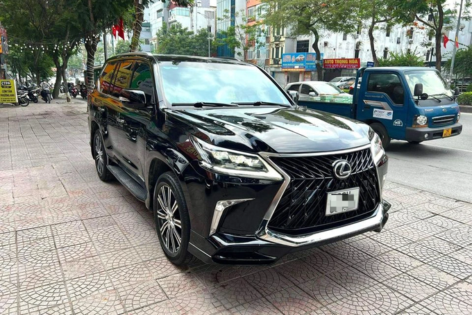 Chiếc Lexus LX 570 này mỗi năm mất giá 1 tỷ đồng, lăn bánh hơn 40.000km - 2