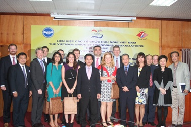 Lãnh đạo Liên hiệp các tổ chức hữu nghị Việt Nam tiếp đoàn trợ lý nghị sĩ Mỹ